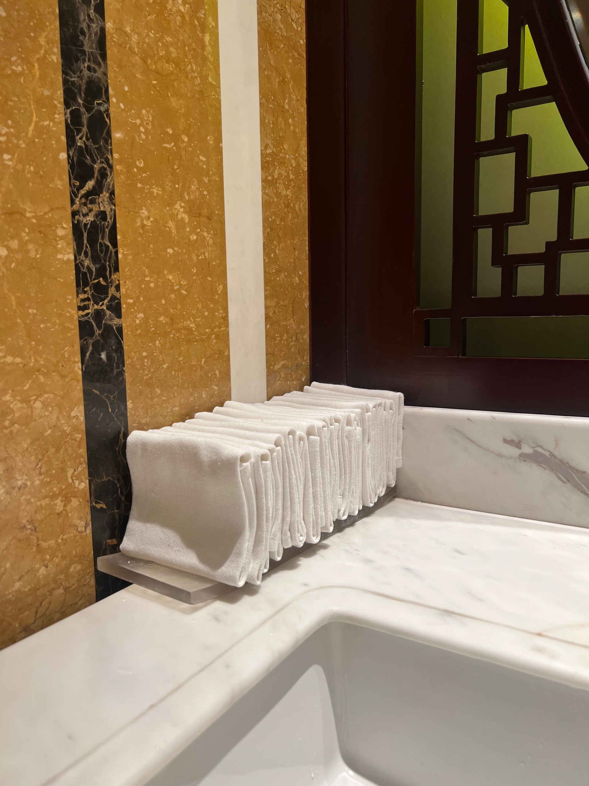 Four Seasons Hotel Hangzhou At West Lake Bathroom